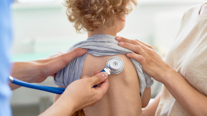 Felmondásba kergetik a gyerekorvost az oltásellenes szülők: ellátás nélkül maradhat egy egész Pest megyei város