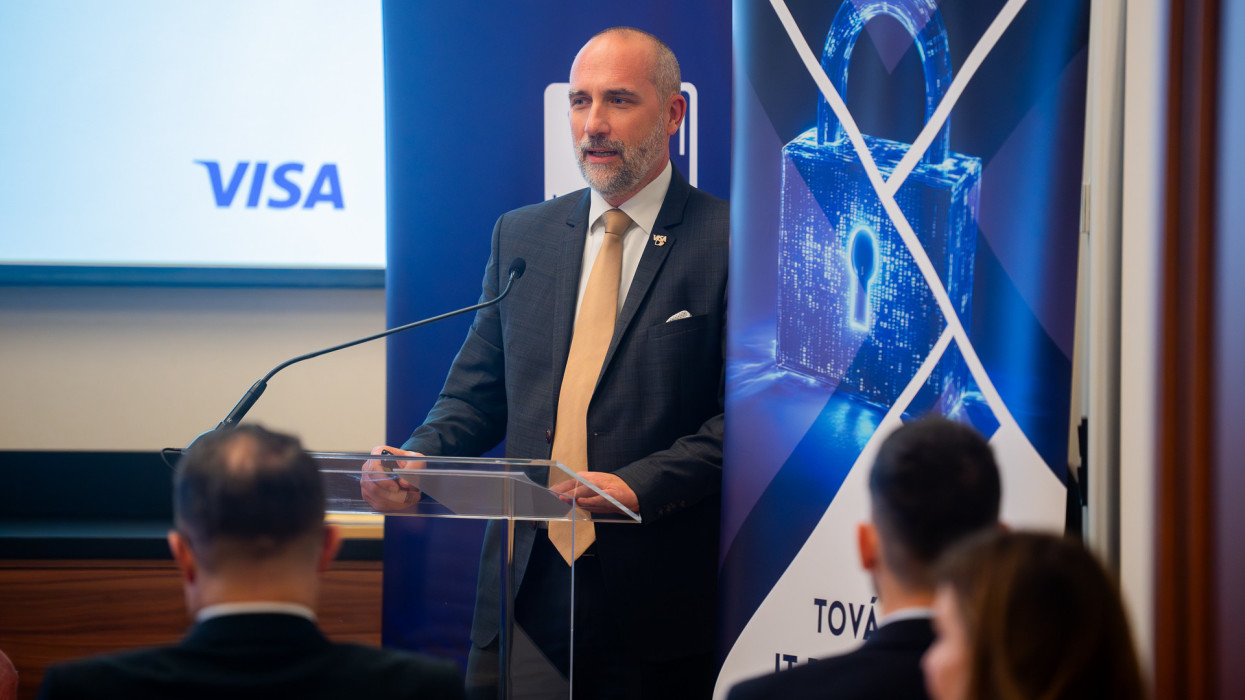 Évente tízmilliárdokat lopnak el a csalók hazai bankszámlákról - Kiderült, ki a legkönnyebb célpont