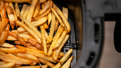 Sorra akciózzák a boltok a 2025-ös karácsony sztártermékét: ádáz árháborút vív a Lidl, Tesco, Spar, Penny