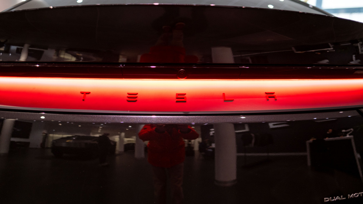 Brutális rekordot döntött Elon Musk vagyona: ő lehet az első ember, akinek 1000 milliárd dollárja van