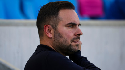 Itt a vége, elfogyott a türelem: kirúgja edzőjét az MTK