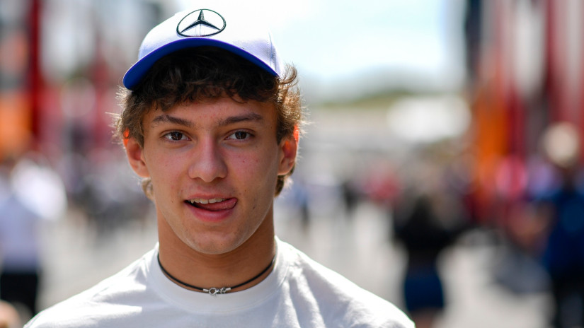 Újra Antonelli tündökölt: Japánban is nyert az olasz csodagyerek, öt hét szünetre vonul az F1