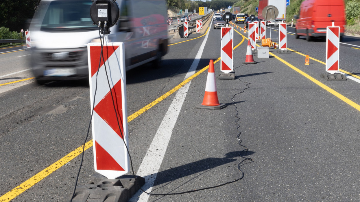 Alig ismert szabály szedi áldozatait: 115 ezres bírságot kaphatsz, ha itt hajtasz le az autópályáról, könnyű benézni