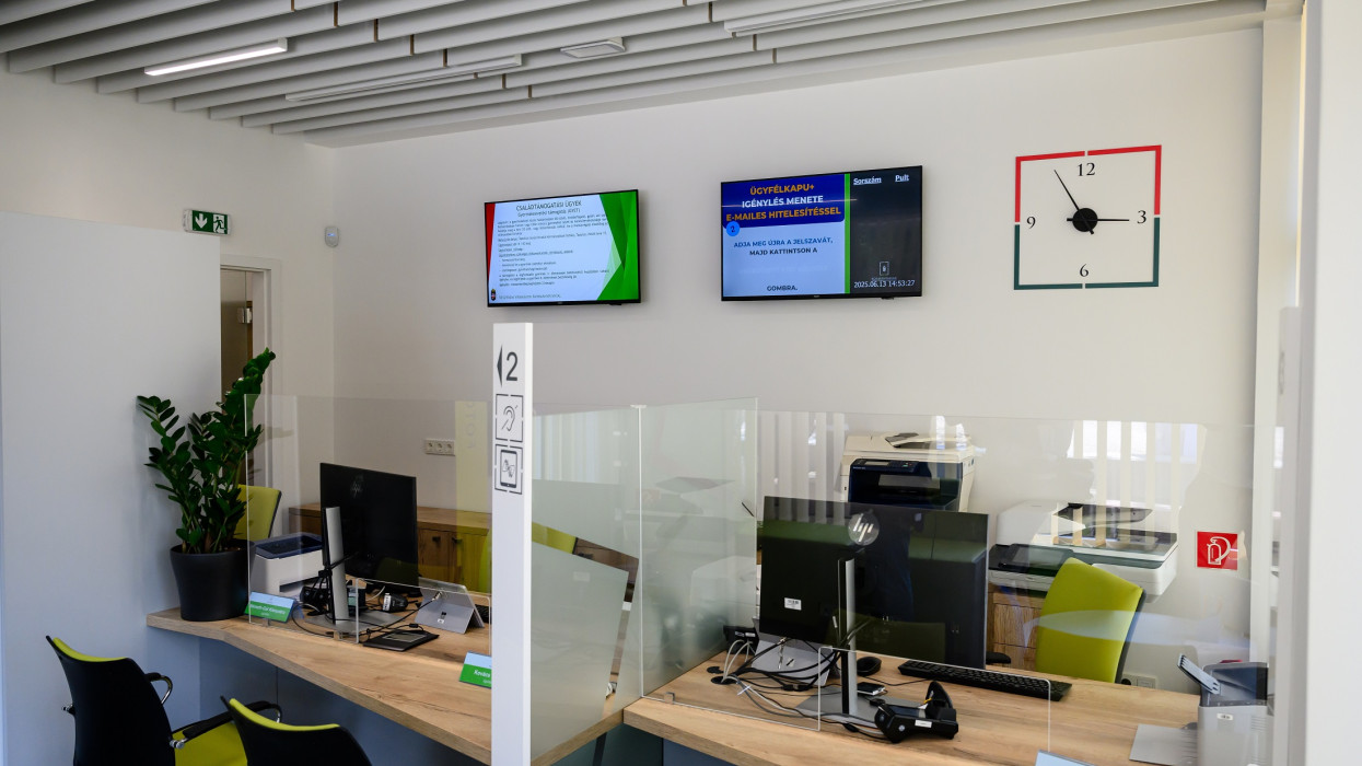 Fontos okmány szűnik meg január 1-től: ez rengeteg magyar dolgozót érint, itt vannak a részletek