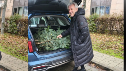 Alföldi Róbert nem bízta a véletlenre: Szombathelyen szerezte be a karácsonyfáját - nézzétek, mit vett!