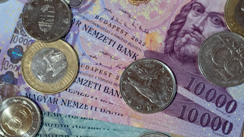 Erős napot zárt a forint