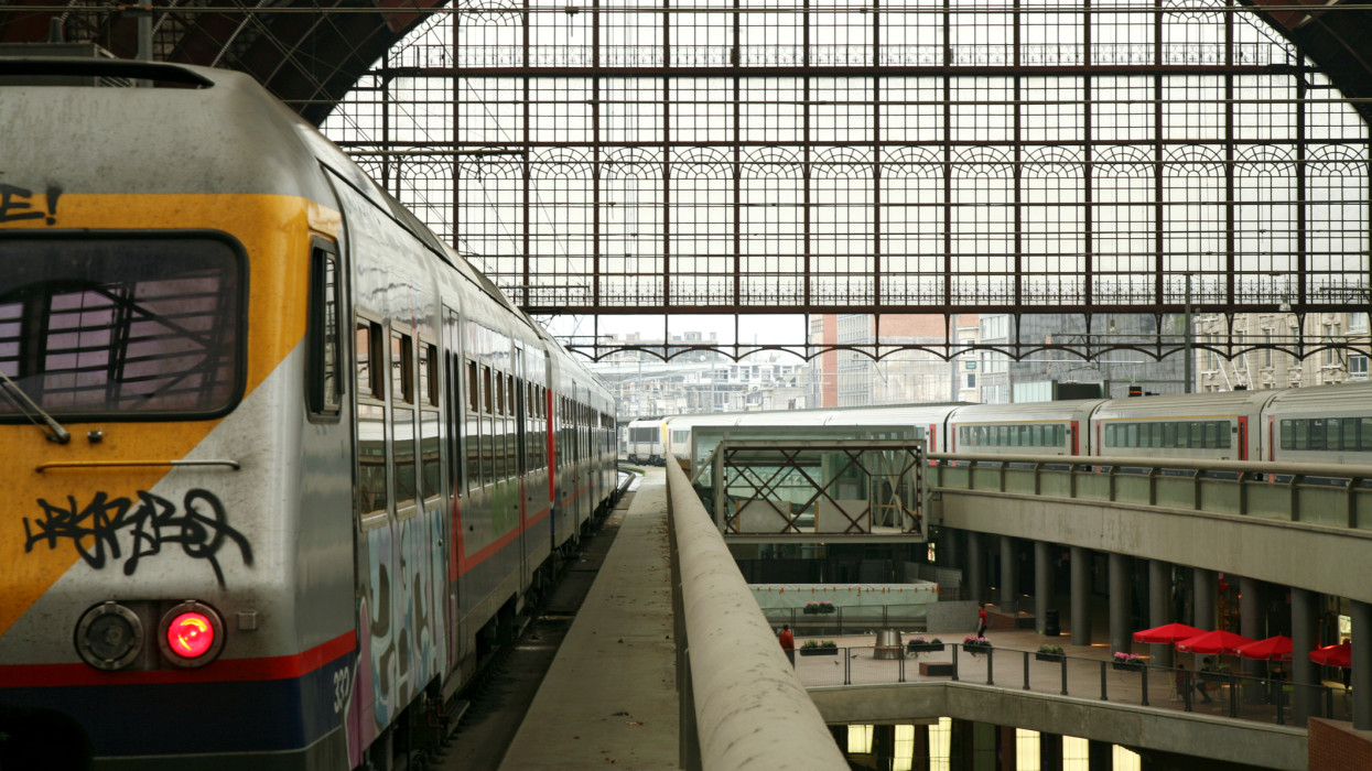 Több százmilliós károkat okoztak a MÁV-nak, sok vonat késett is emiatt: megnevezte a társaság a felelősöket, súlyos bírságot kapnak