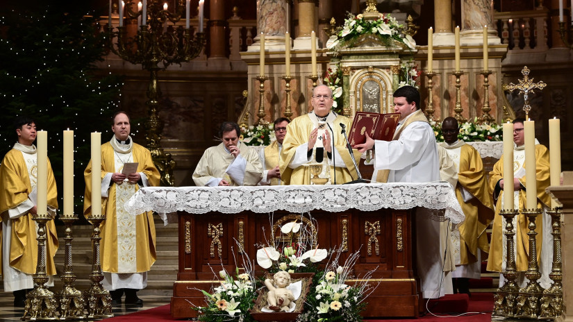Karácsonyi szentmise Rómában és Magyarországon: erről emlékezett meg a pápa és Erdő Péter
