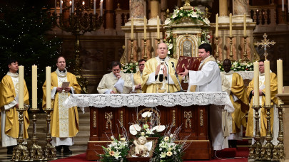 Karácsonyi szentmise Rómában és Magyarországon: erről emlékezett meg a pápa és Erdő Péter