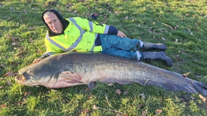 Dermesztő téli fogás a Tiszán: kétméteres harcsát vitt partra a rutinos pergetőhorgász