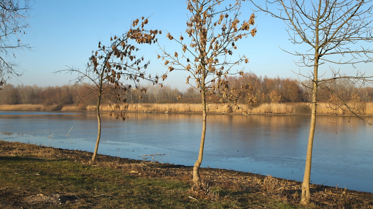 Kiadták a figyelmeztetést: életveszély a Tisza-tónál! Óvatosnak kell lenni 2025 utolsó napjaiban is