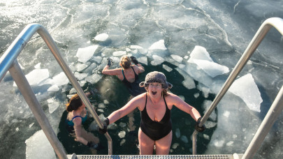 Itt csobbanhatsz szilveszterkor a Balatonban: nem vicc, még fürdőruha-szépségverseny is lesz