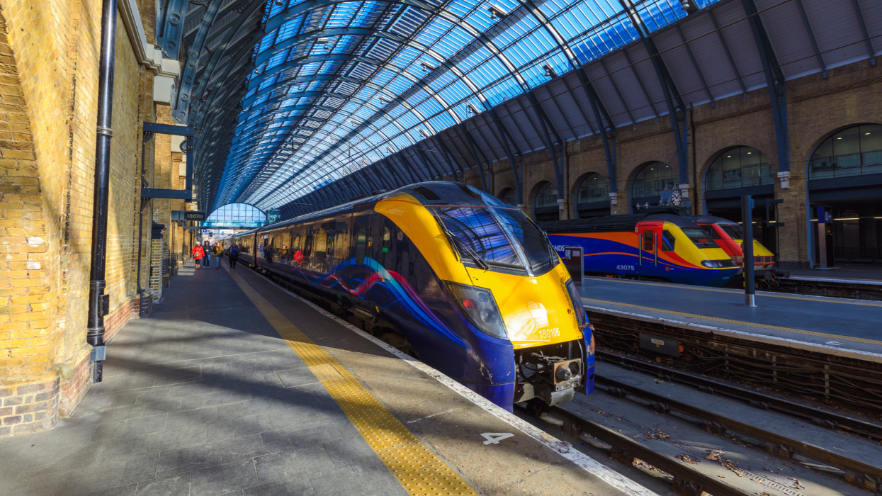 Műszaki hiba bénította meg az utazást: törölték a legforgalmasabb tömegközlekedési vonal minden járatát