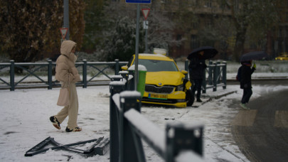 3823 esetnél segédkeztek a mentők szilveszterkor: sok bajt okoztak a tűzijátékok