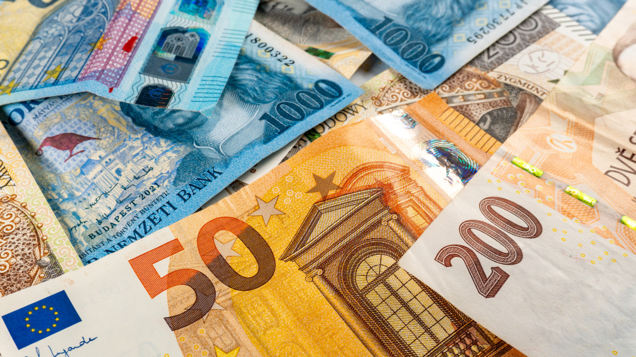 Nem kezdi jól az évet a forint: lassan ébredt fel hétfő reggel