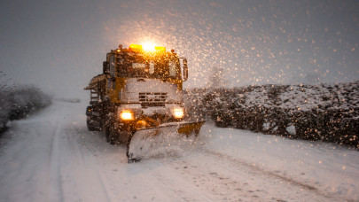 Havazás, ónos eső, hófúvás: a Magyar Közút riasztást adott ki az autósoknak