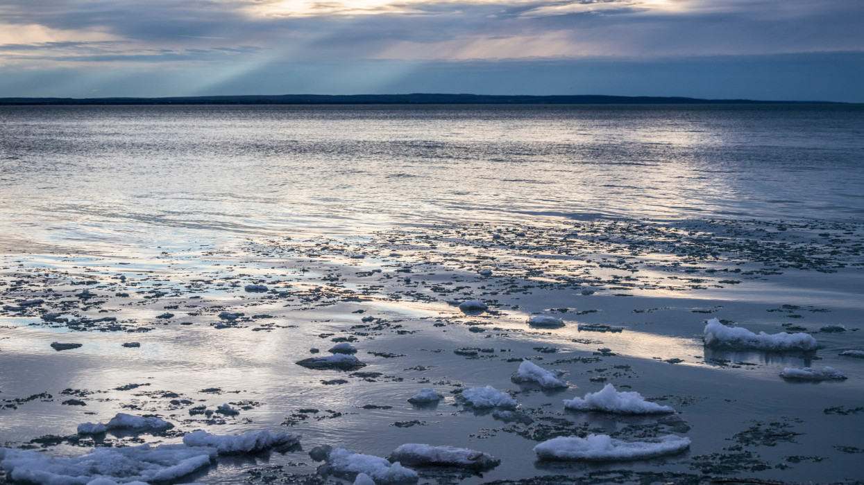 Kiadták a figyelmeztetést, életveszély, ami a Balatonnál történik: erre fel kel készülni