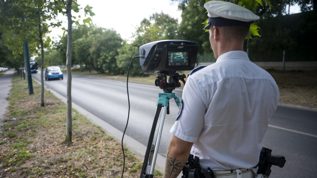 Brutális szigorítás élesedett: milliós bírság és börtön várhat a gyorshajtókra, nagyon könnyű belefutni