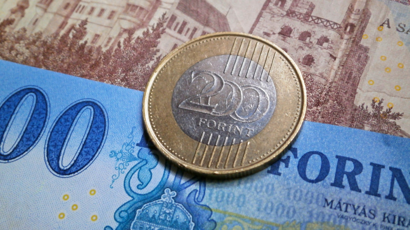 Rengeteg ingyenpénzt vágnak utánad a magyar bankok 2026-ban: ez kell csak hozzá