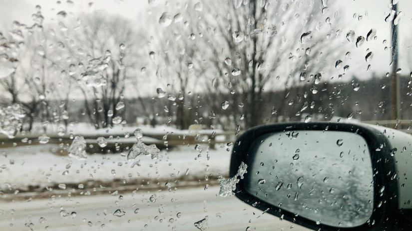 Másodfokú riasztást adott ki a meteorológiai szolgálat, hamarosan durva ónos eső csap le az országra
