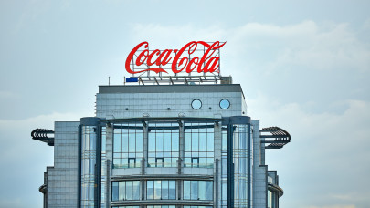 Nagy bajban van a Coca‑Cola: milliárdokat bukhat egy félresikerült üzleten