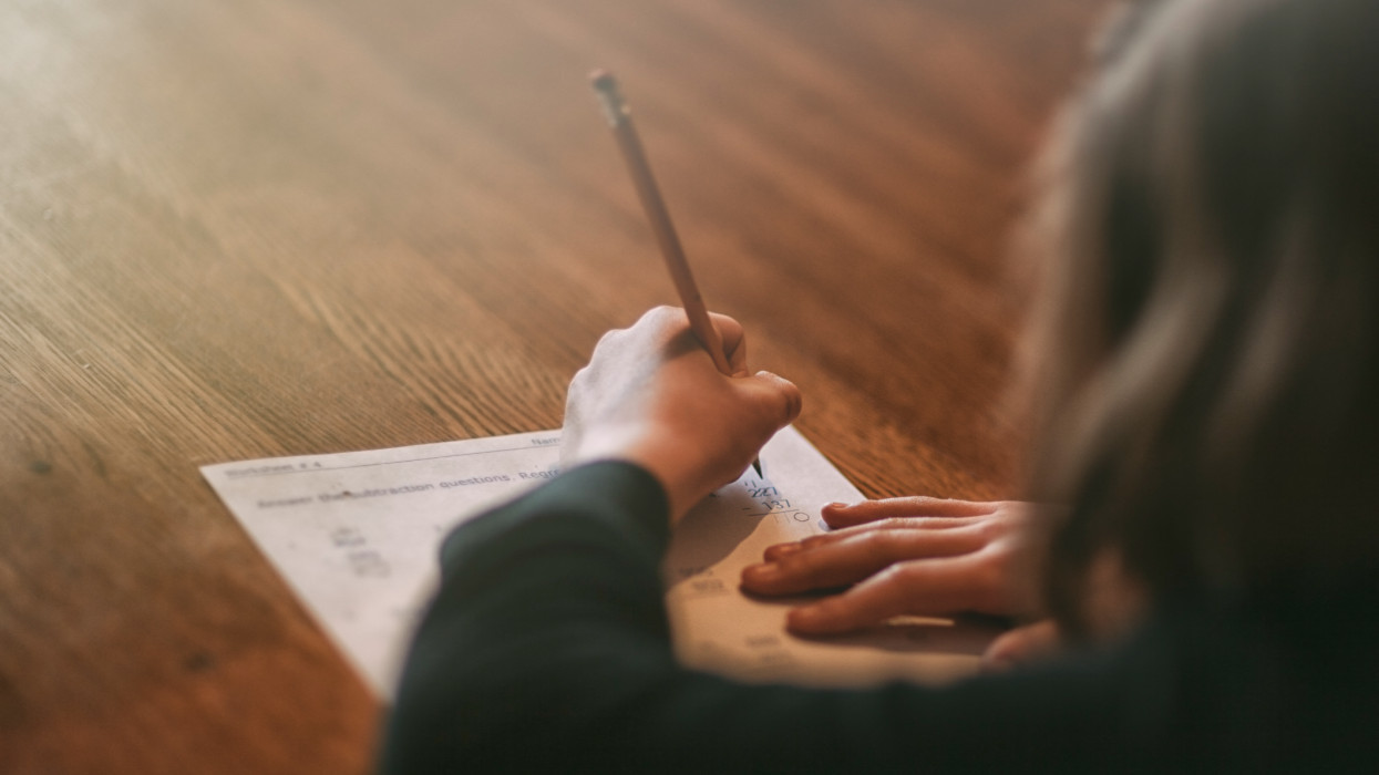 Sok szülő nem is hallott róla: ingyen angol különóra jár minden magyar diáknak