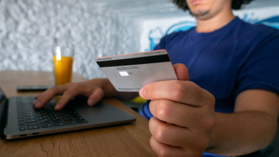 A magyar választás eredményére is komoly összegekkel fogadtak ezen a portálon - most betiltották itthon