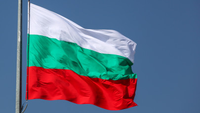 Engedett a népharagnak az európai államfő, félreállt az elnöki hatalomtól