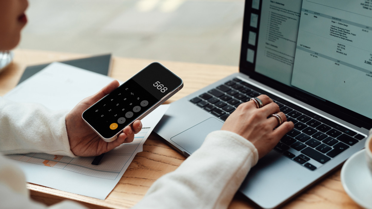 Szociális hozzájárulási adó 2026-ban: az adó alapja, mértéke, befizetésének módja a NAV felé