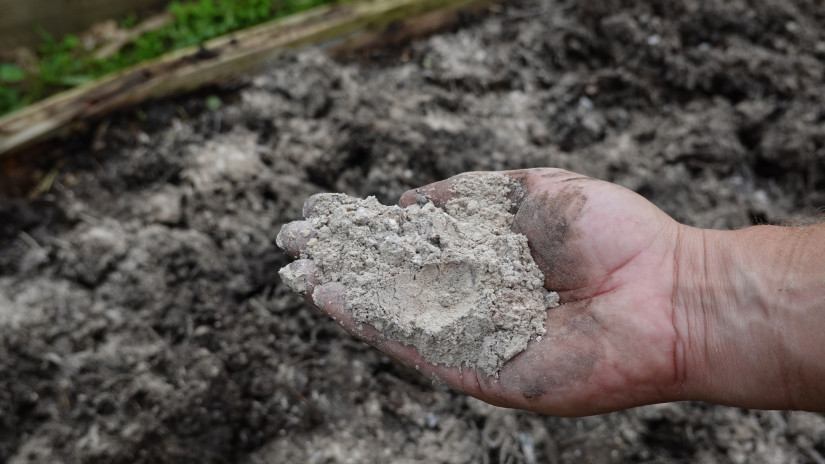 Fával fűtesz? Ne dobd ki a hamut! Dédanyáink kincset érő tippjei, hogyan hasznosíthatod télen is