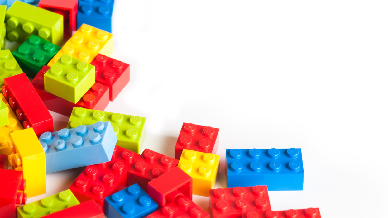 Hivatalos, brutális árcédulával érkezik a Lego papucs: ennyiért lehet megvenni a meghökkentő darabot