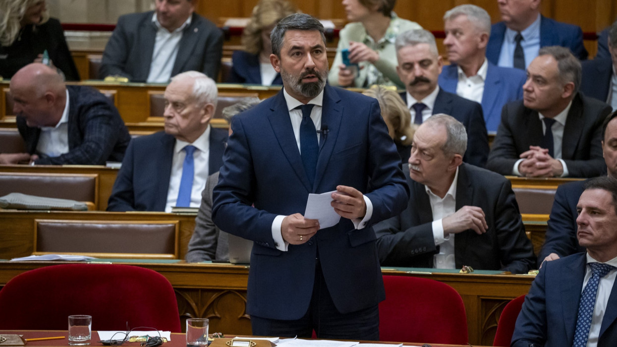 Új különadót vezetnek be a januári rezsistop miatt? Megszólalt az álamtitkár, tisztul a kép