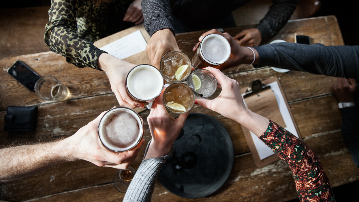 Riasztó számok: rengeteg helyen adtak ki piát kiskorúaknak, ezért is vagyunk az alkoholizmus mintaországa?