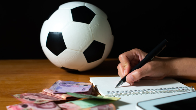 Csaknem ötmilliót kaszálhat egy NB I-es focista Magyarországon: elképesztő számok jöttek ki