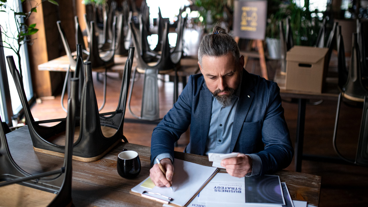 Tűzoltásra sem elég Nagy Mártonék új mentőcsomagja? Súlyos válságban a magyar éttermek