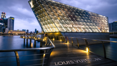 Egyre nagyobb bajban a Louis Vuitton, Tiffany és a Moët & Chandon: súlyos hírek érkeztek az anyacégről