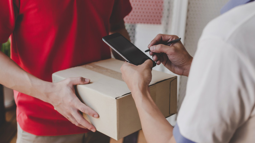 Gyanús csomagok lepik el az országot: ezt csináld, ha te is kaptál