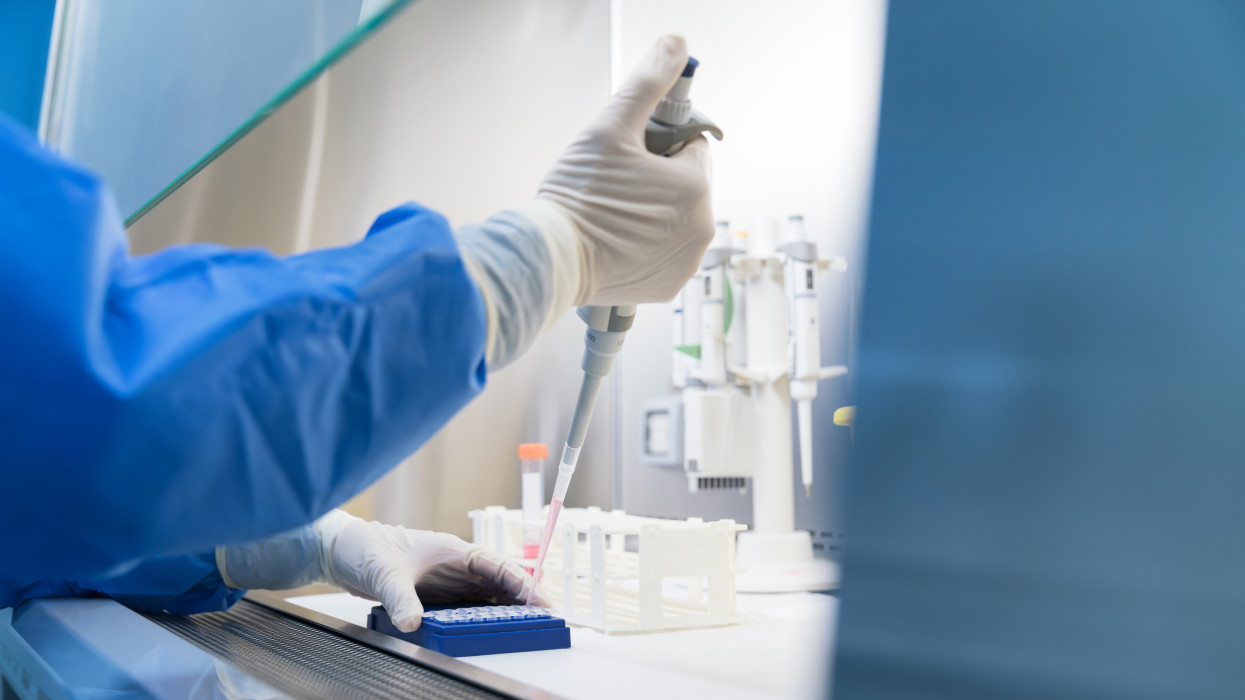 Újabb súlyos járványügyi riasztás: villámtempóban terjed egy halálos kórokozó