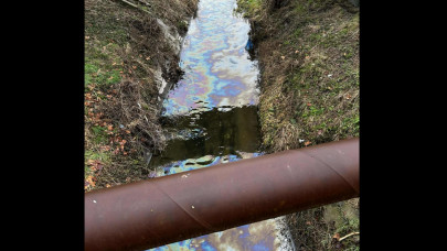 Riadót fújtak: már a Dunában is megjelent a Rákos-patak hatalmas olajszennyezése