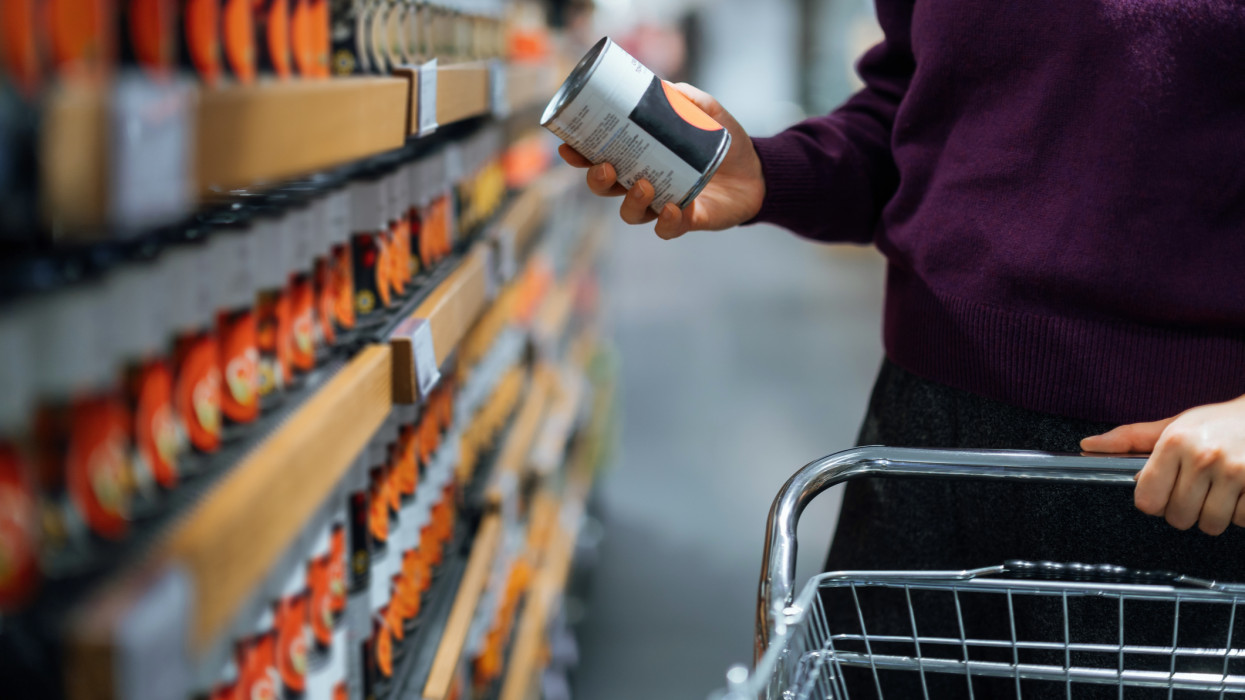 Egértetem a salátában, üveg a joghurtban: sokkoló állapotokat talált a NÉBIH, ez kész élelmiszerhorror