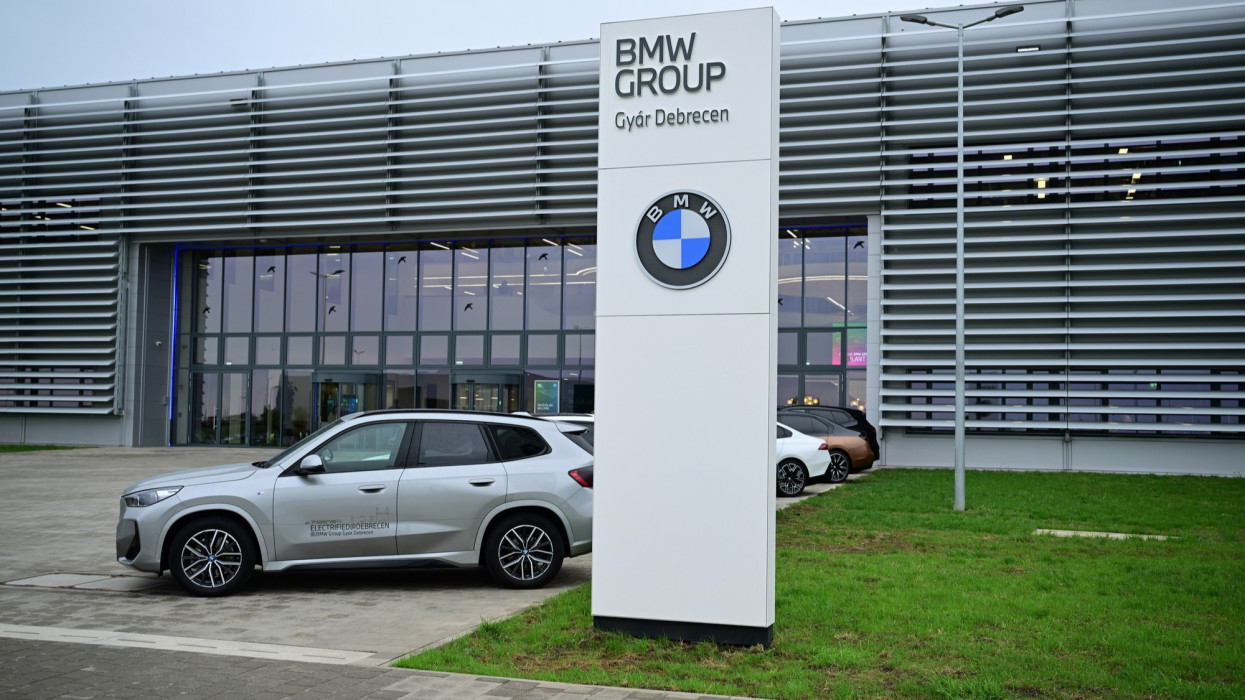 Átütő siker a magyar BMW: új fokozatra kapcsol a debreceni gyár, nem győznek elég iX3-at csinálni