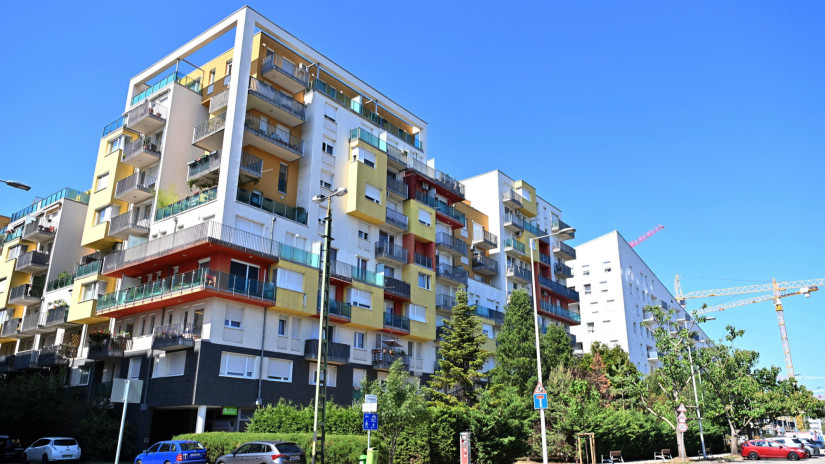 Komoly bajba kerülhet sok magyar ingatlantulaj 2026-ban: lakásuk, házuk mehet rá, ha erre nem gondolnak