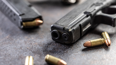 Órákig rejtőzött fegyverrel: Donald Trump életére tört egy férfi