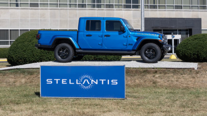 Brutális veszteség az európai autóóriásnál: csak az elektromosításon ezermilliárdokat buktak