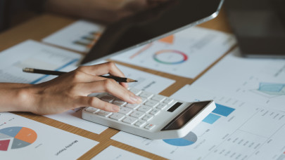 Most már biztos: egyre kevesebb magyar számíthat fizetésemelésre 2026-ban