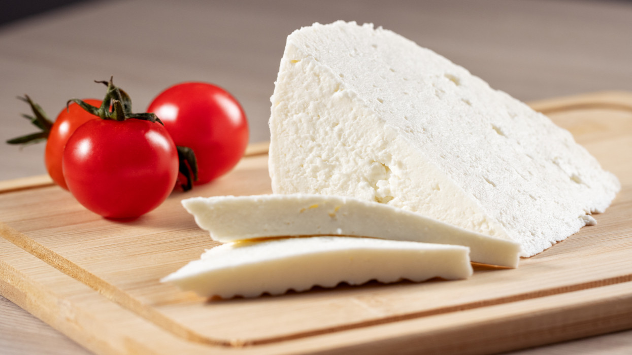 Brutálisan megdrágulhat a magyarok egyik kedvenc sajtja: ez fájni fog a vásárlóknak