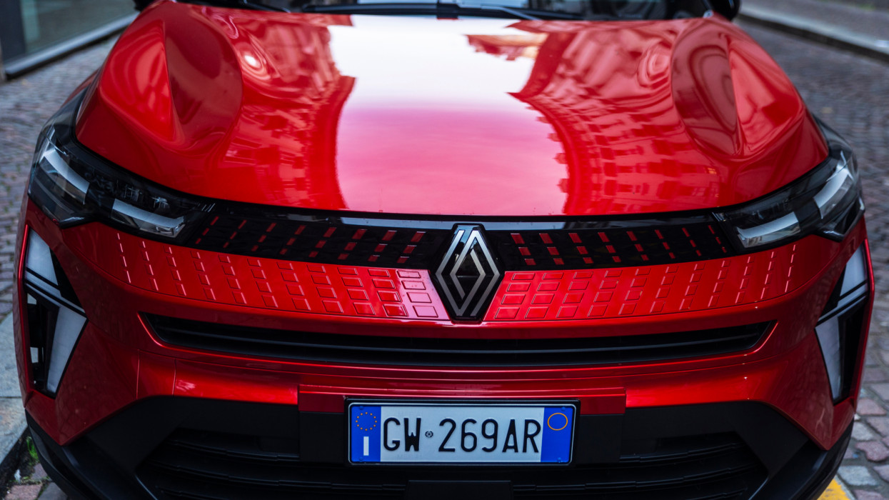 Érik a botrány, népszerű Renault-modelleket tilthatnak be Európában: eladási stop és visszahívás is jöhet