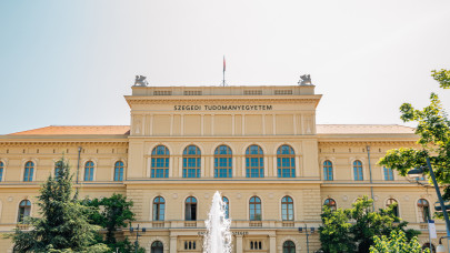 Áll a bál a szegedi egyetemen: nagy volt az ígéret, most hiányolják a dolgozók a beígért béremelést