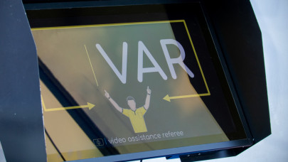 Lassan megszabadul a foci a VAR-rendszertől? Már az UEFA vezetése is beleszállt, mi lesz ebből?