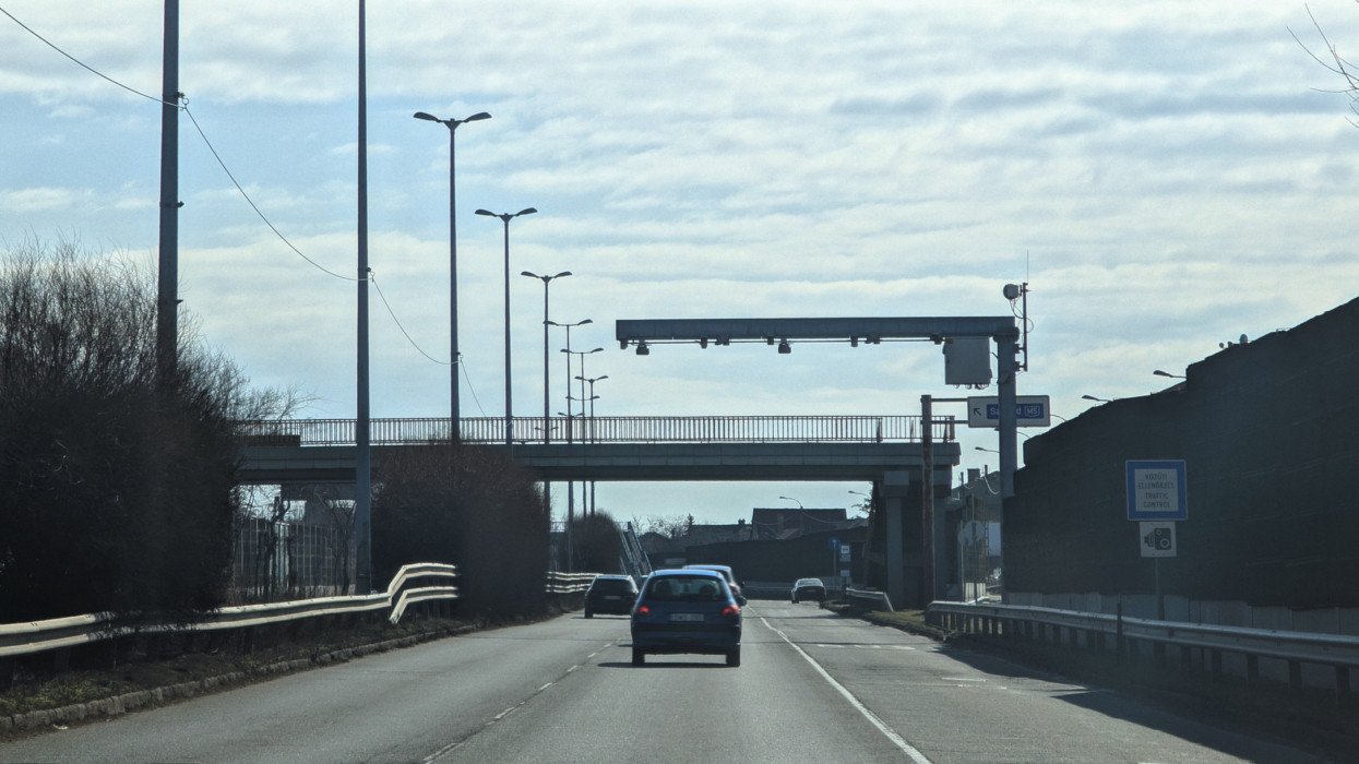 Nagyot nézhetnek a magyar autósok: ekkortól lephetik el tömegesen az autós utakat a rollerek - ezt nem láttuk jönni az új KRESZ-tervezetből